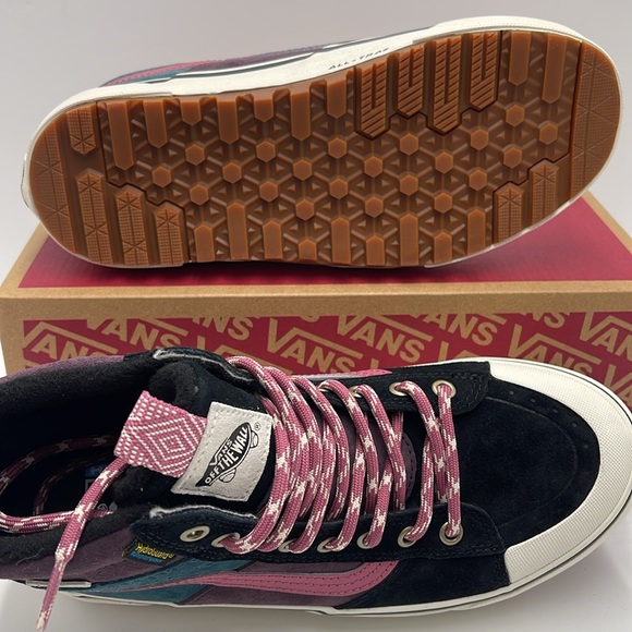 Vans WMNS Sk8-Hi Mte-2 Trekker Multi Color
VNOA5HZZMUL
Boots Cold Weather Snkrs - Picture 3 of 16